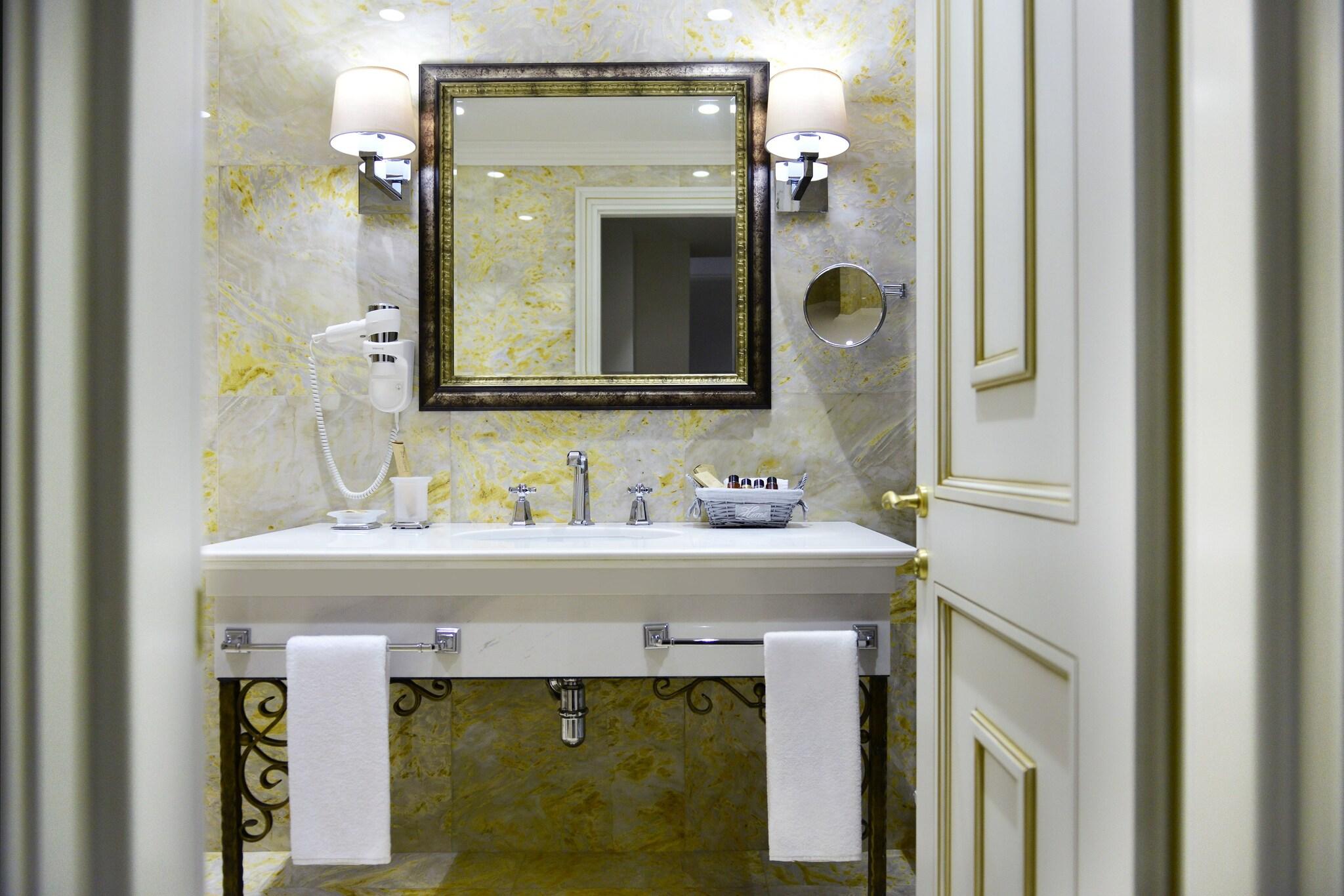 Hotel Ambassadori Hotel Tbilisi, Georgien, Tiflis. Großes 653