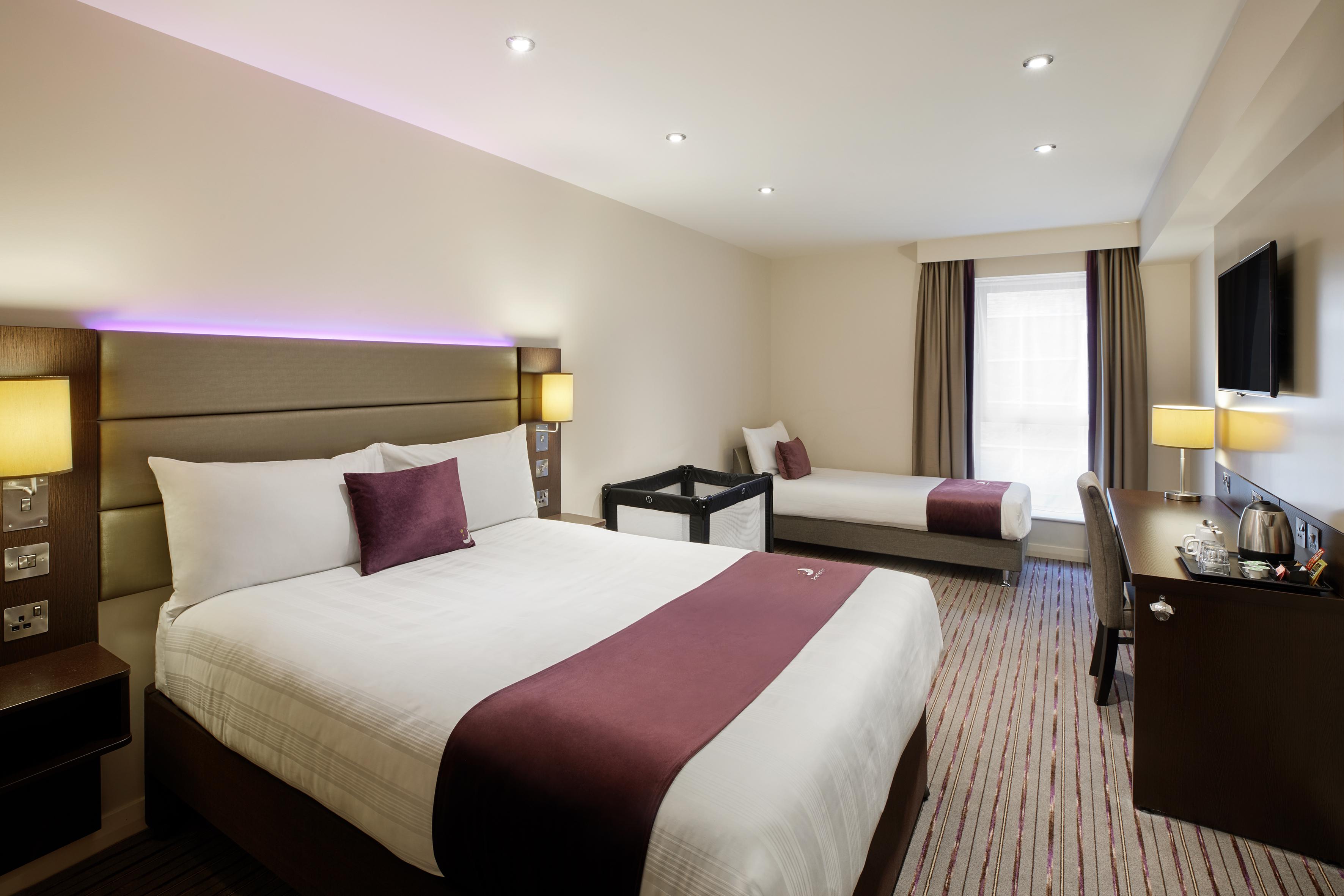 Premier Inn Milton Keynes East Willen Lake