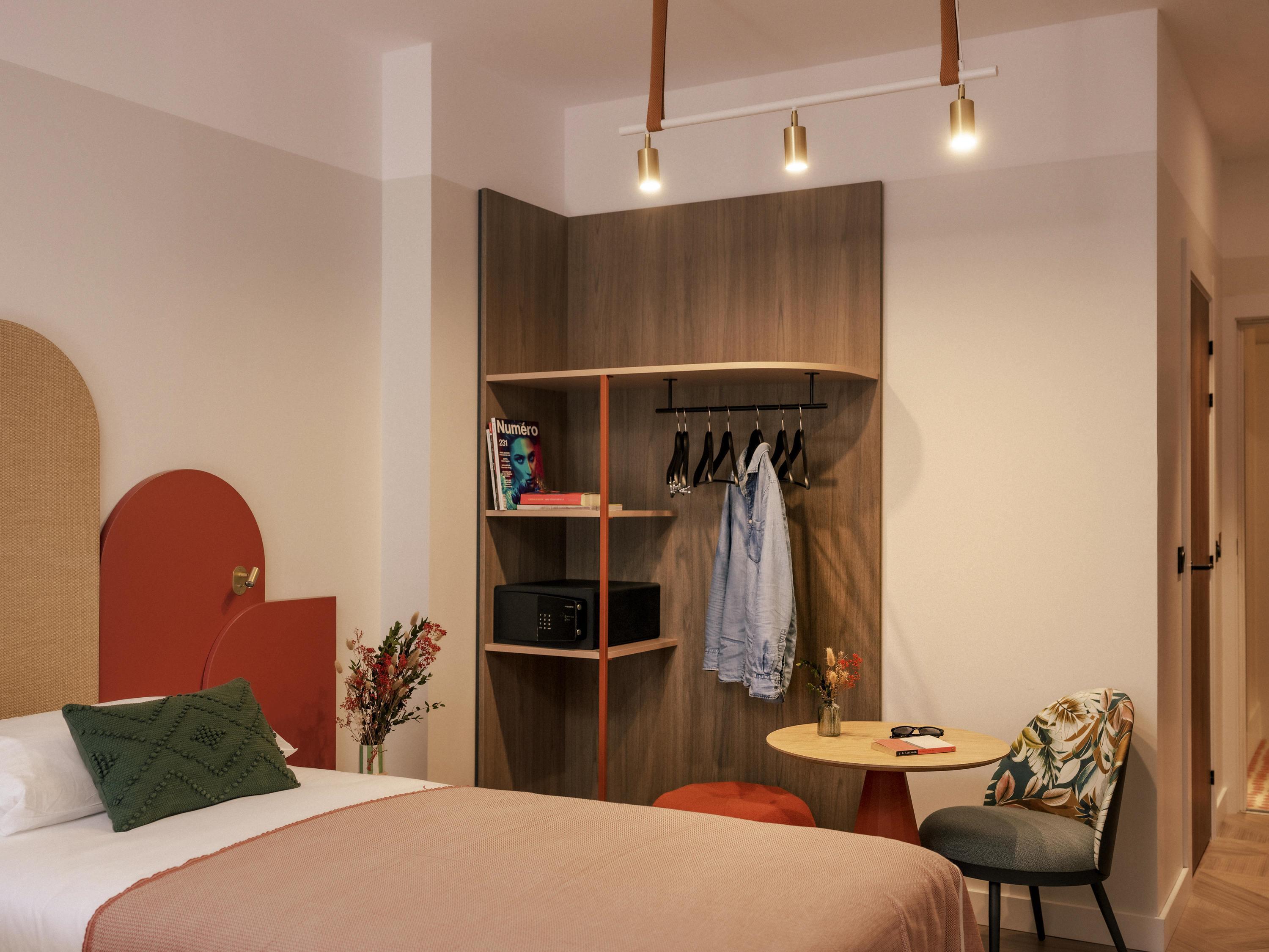 Hotel Ibis Styles Sevilla City Santa Justa, Spanien, Sevilla. Großes 180