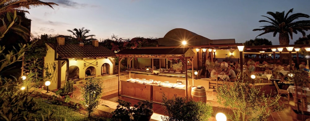 Anissa Beach Village