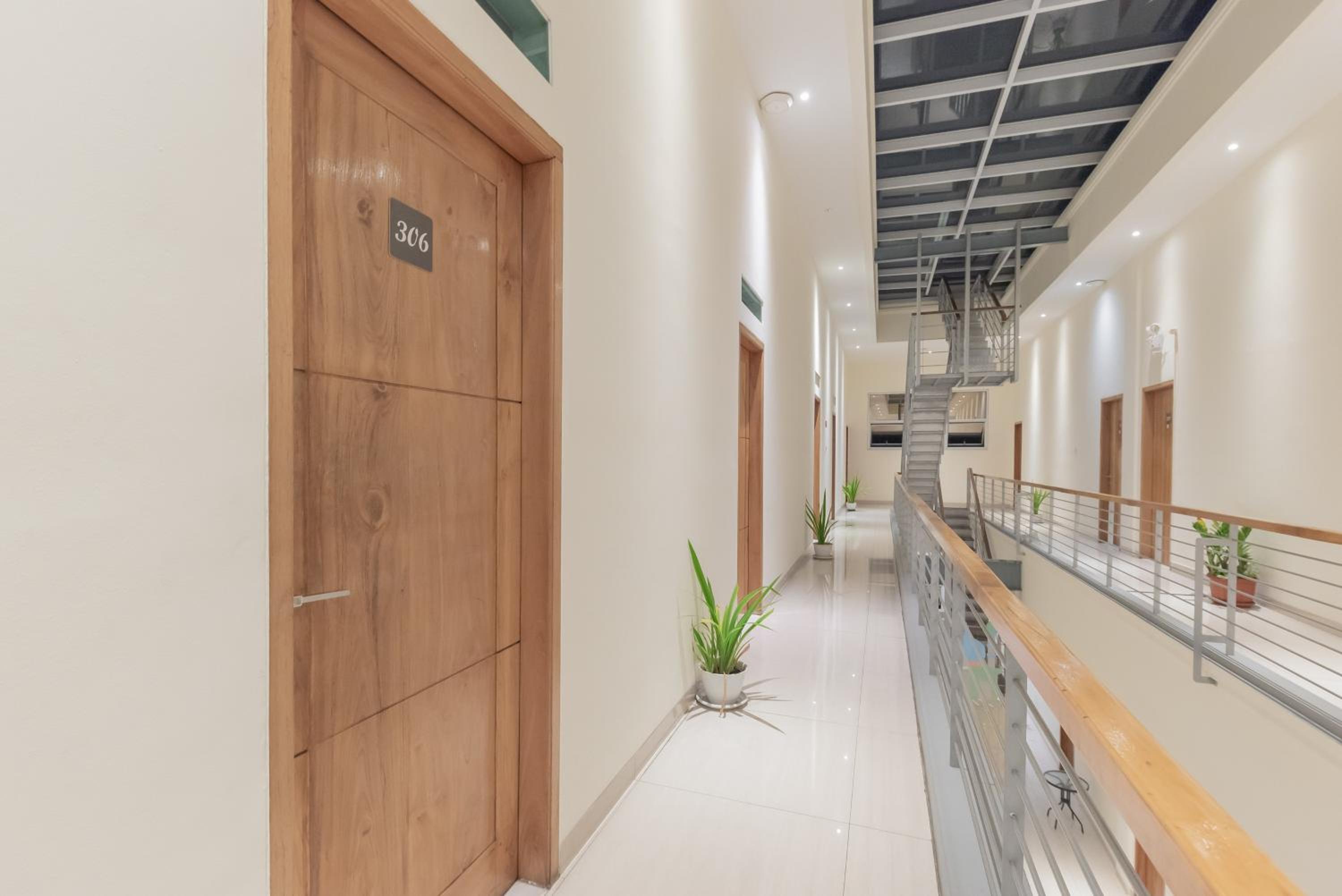 OYO 1308 Darmo Residence