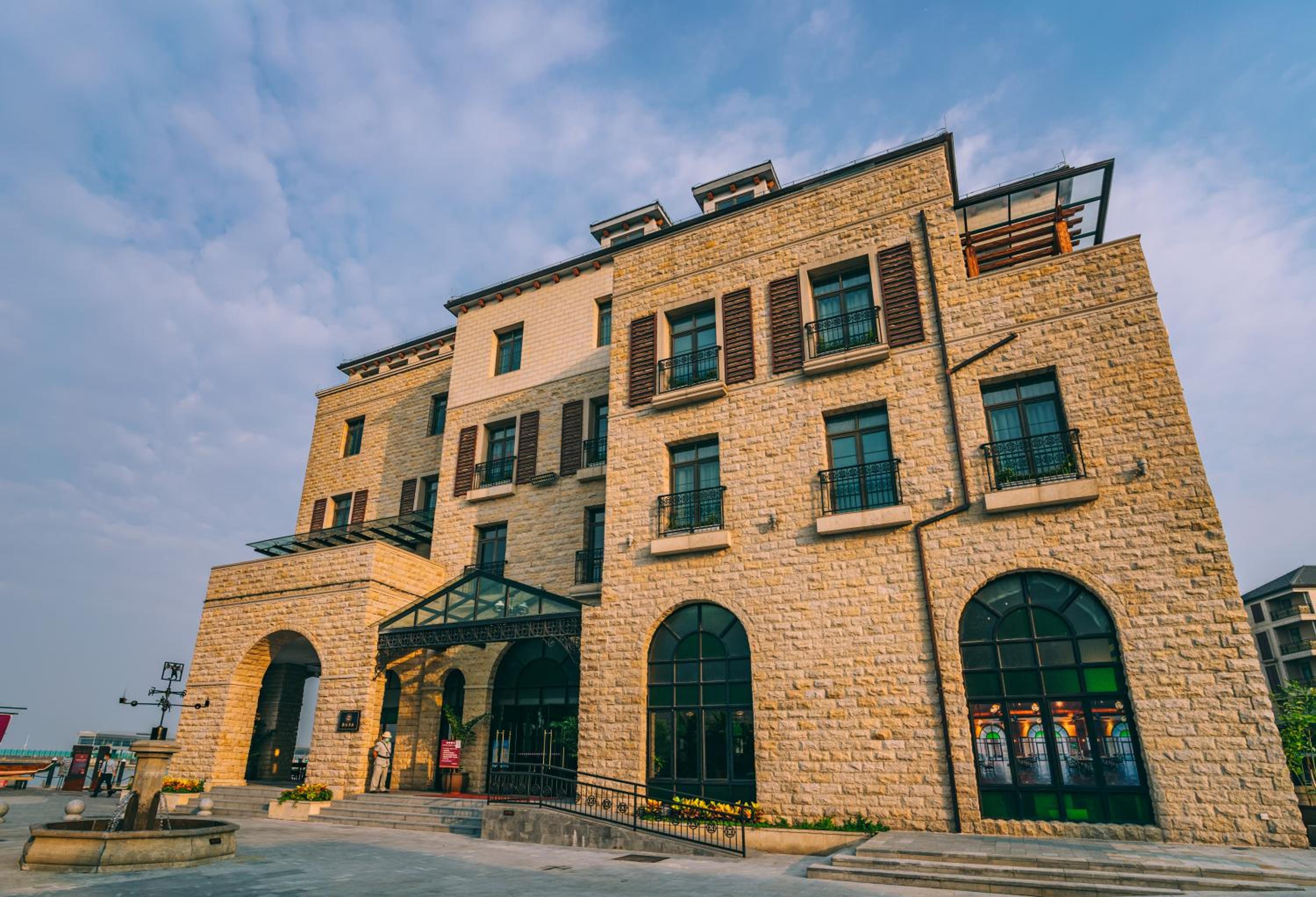 Guangzhou Nansha Stone Inn