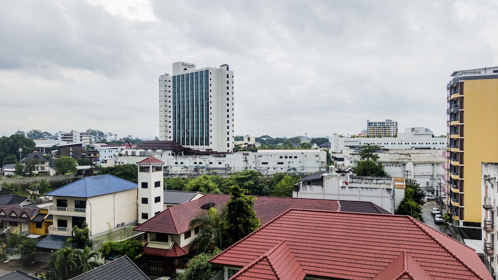 HIC at Night Bazaar 607