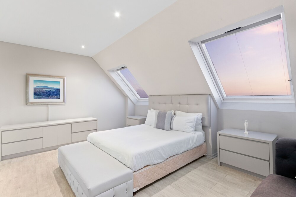 Dolphin Beach Apartment