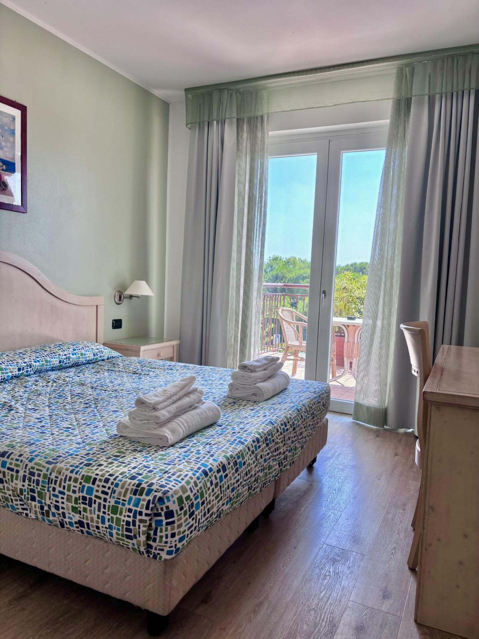 Hotel Bella Italia, Italien, Peschiera del Garda. Großes 44