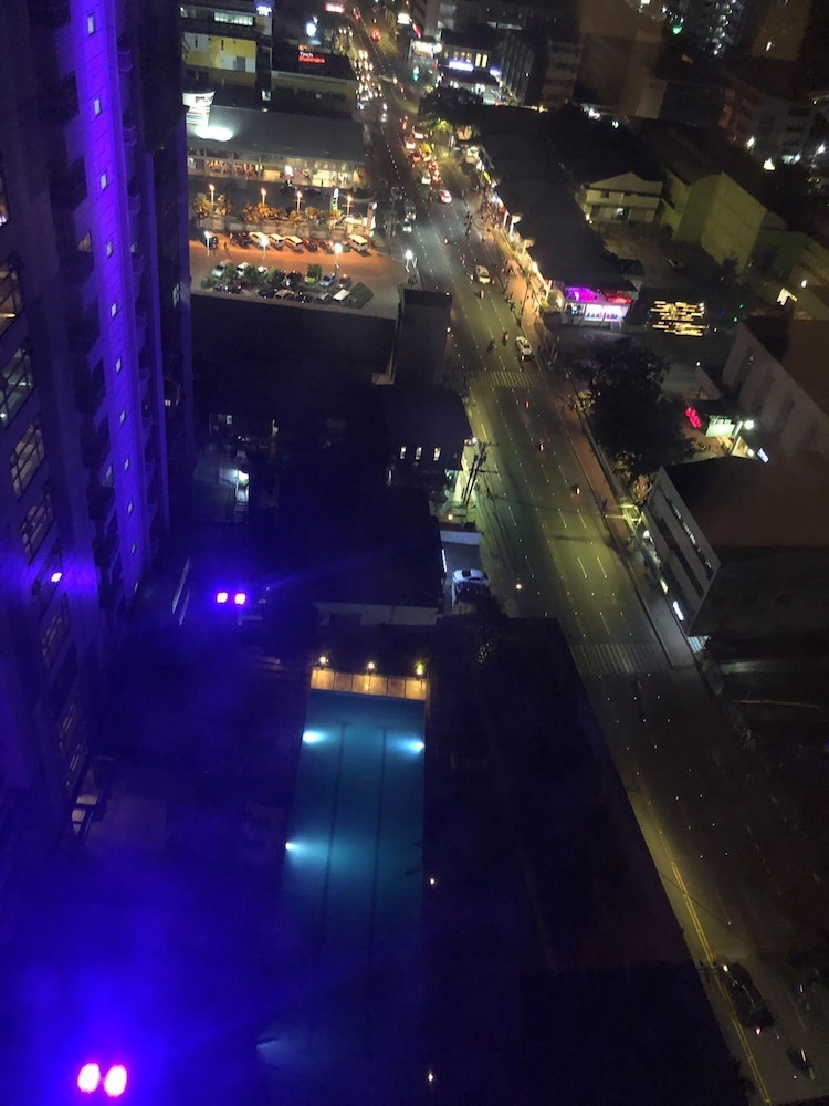 ECJ Cozy Studio Units at Horizons 101