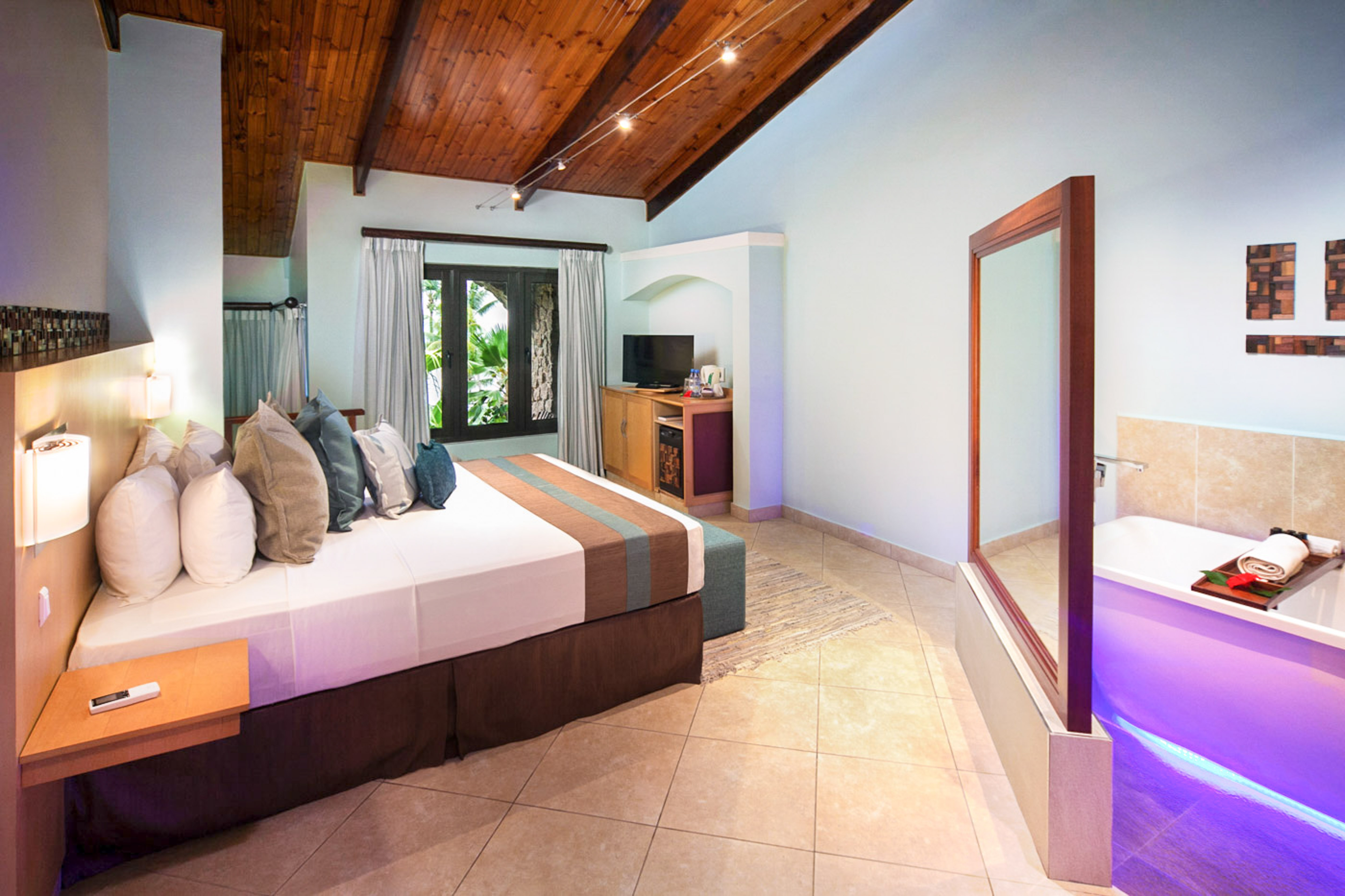 Hotel Coco de Mer Hotel and Black Parrot Suites, Seychellen, Anse Bois de Rose. Großes 254