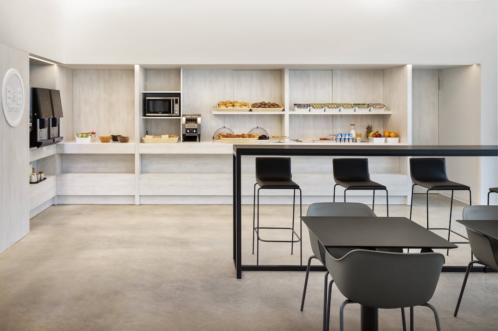 Hotel B&B HOTEL Santo Tirso, Portugal, Santo Tirso. Großes 54