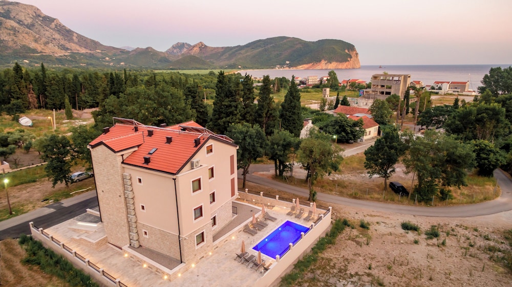 Luxury apartments Queen