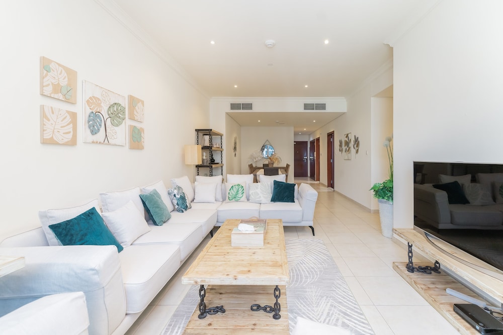 Faraway Homes - Marina Heights