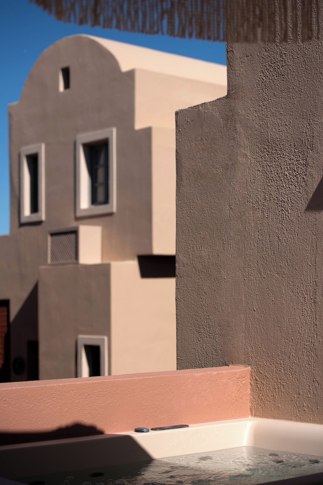 Terra Verde Oia by K&K