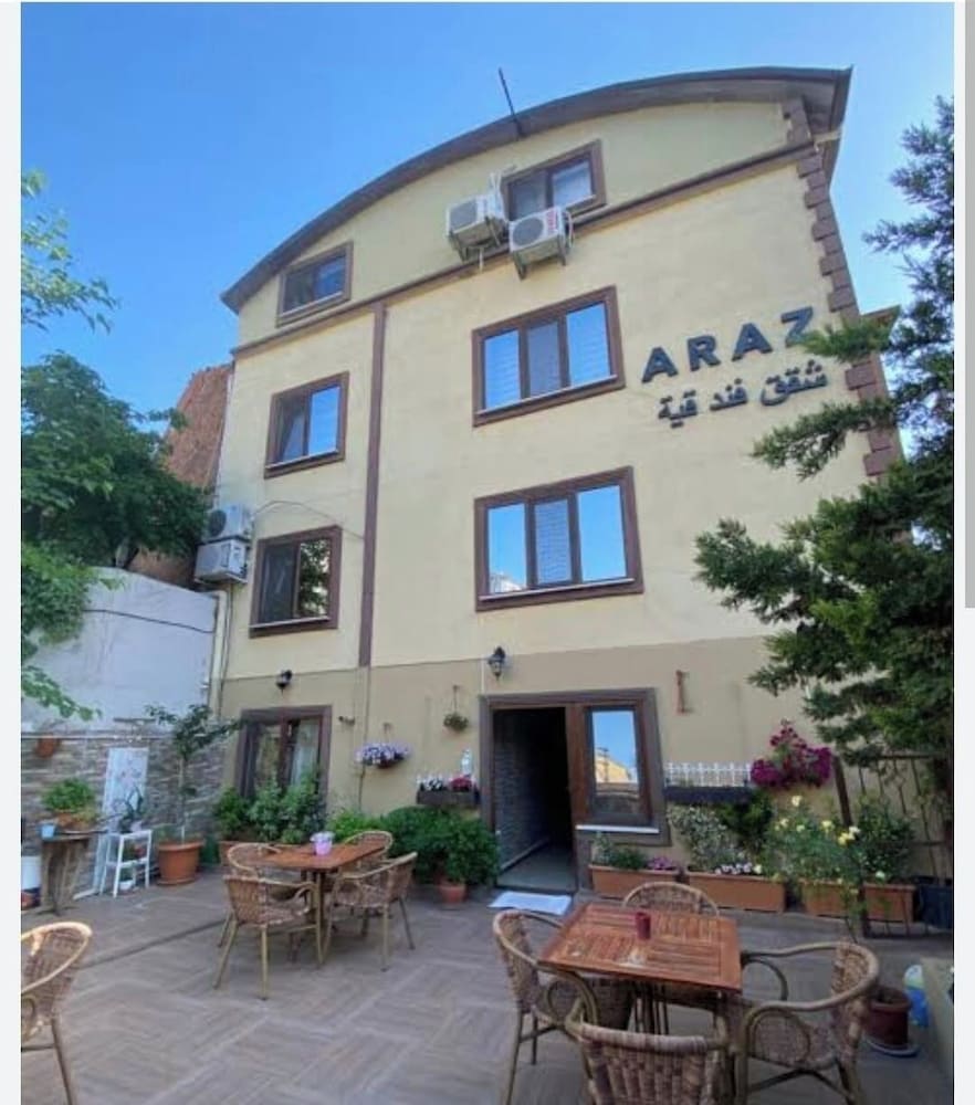 Araz Apart
