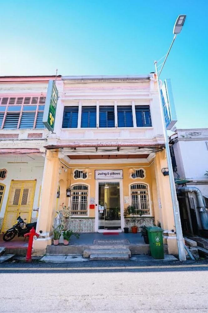 Swing & Pillows @ 75 Chulia St