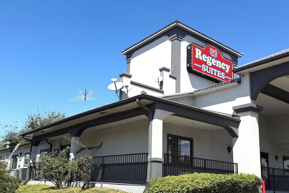 Hotel O Regency Suites Houston - IAH Beltway 8