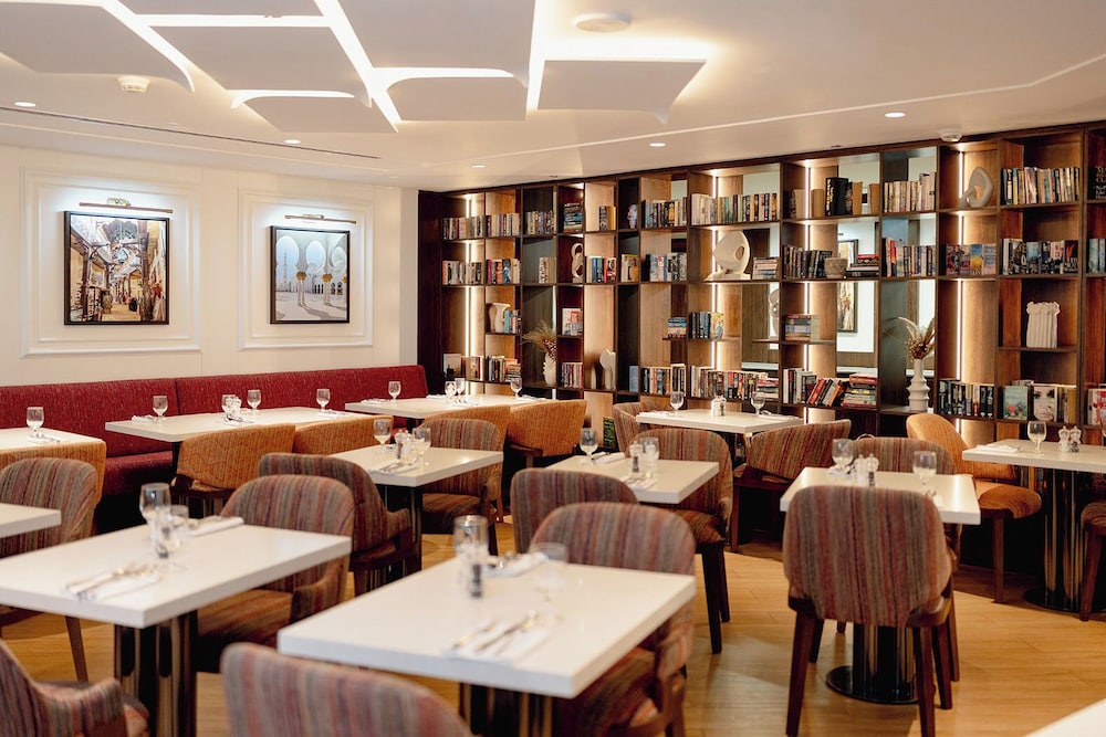 Hotel Movenpick Hotel Apartments Downtown Dubai, Vereinigte Arabische Emirate, Dubai. Großes 424