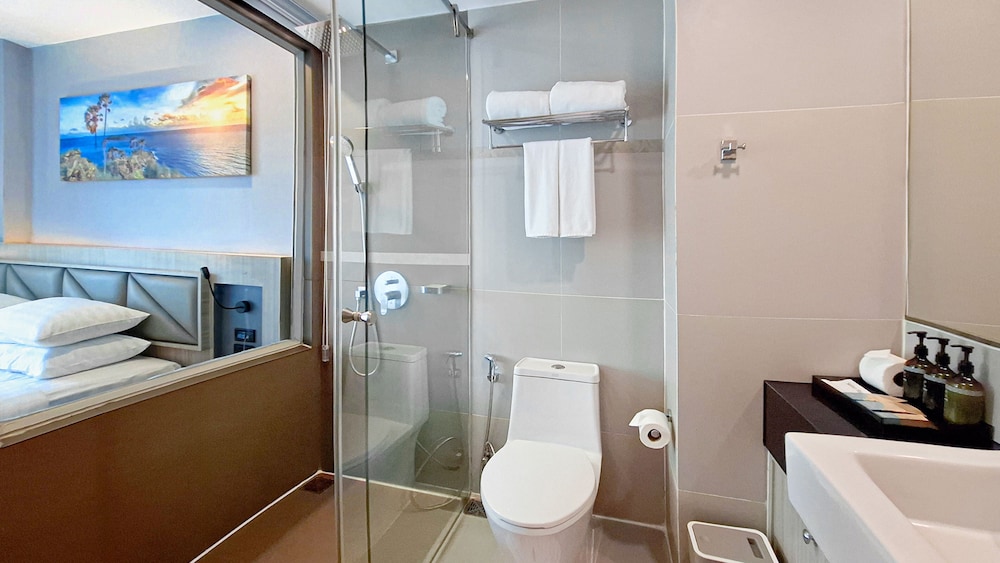 Hotel Clarian Hotel Beach Patong, Thailand, Patong. Großes 214