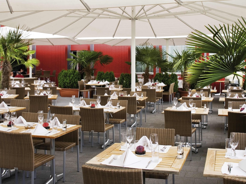 Hotel Movenpick Hotel Zurich Airport, Schweiz, Glattbrugg. Großes 220