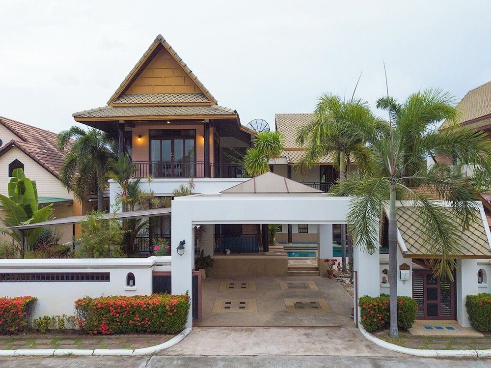 Punnapha Pool Villa  Pattaya
