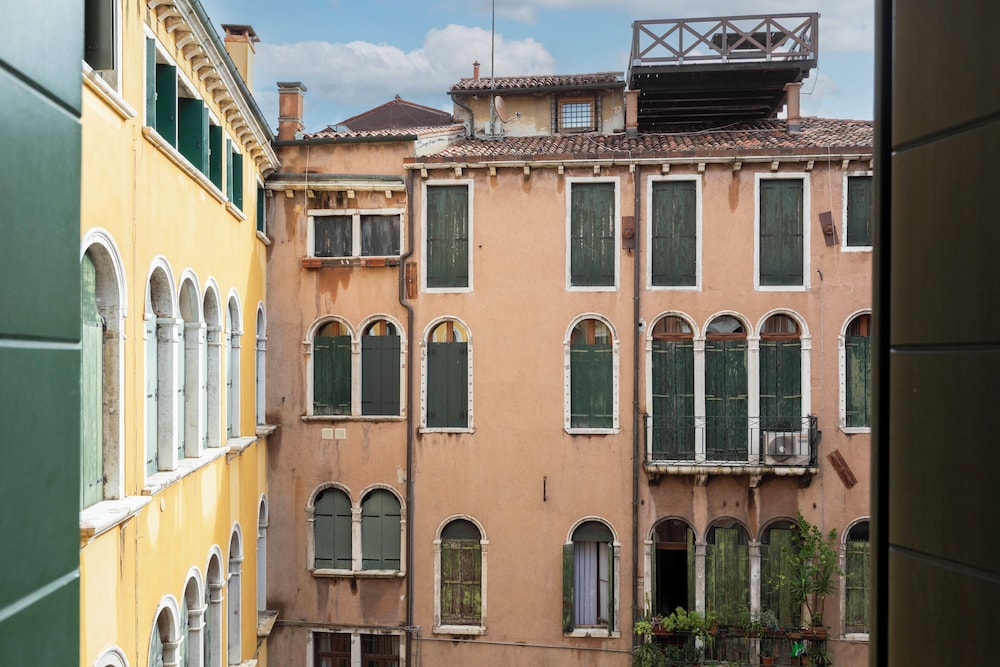 Palazzo Orseolo Gondola View