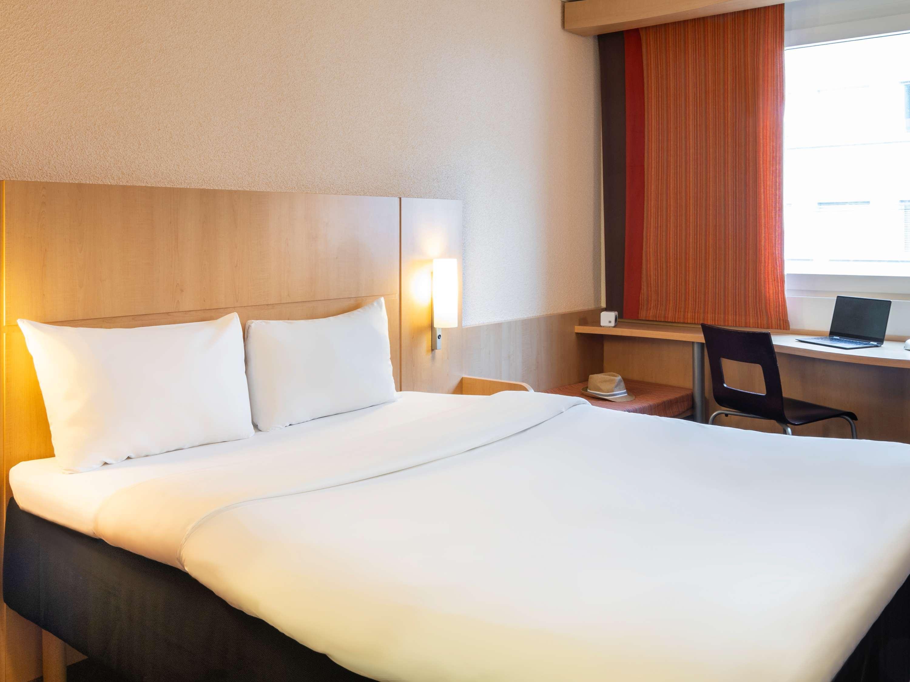 Hotel ibis Basel Bahnhof, Schweiz, Basel. Großes 226
