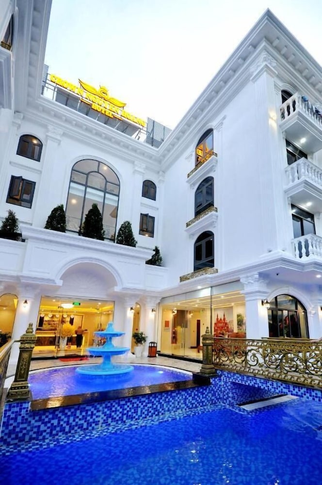 Crown Nguyen Hoang Hotel