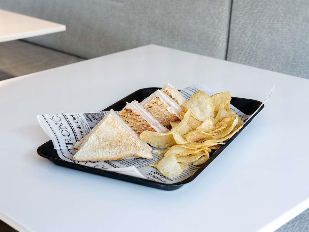 Hotel ibis budget Madrid Aeropuerto, Spanien, Madrid. Großes 63