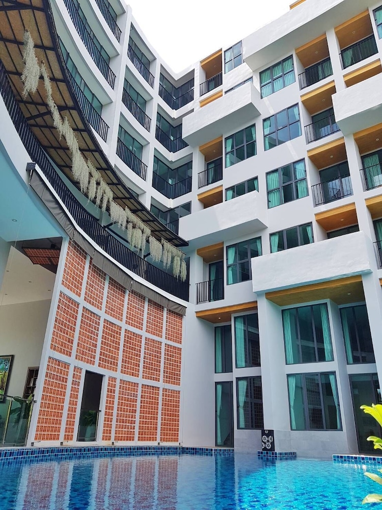 Atom Phuket Hotel -SHA Plus