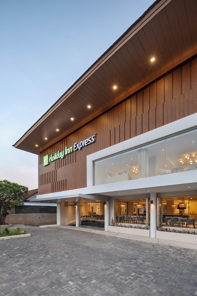 Holiday Inn Express Bali Sunset Road