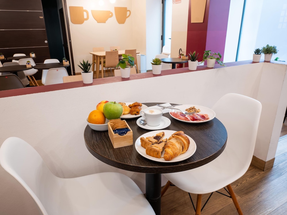 Hotel B&B Hotel Trieste, Italien, Triest. Großes 1048