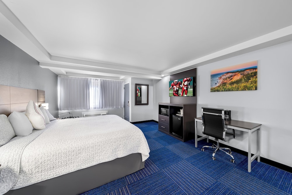 Hotel Admiralty Inn & Suites - a Red Collection Hotel, USA, Falmouth. Großes 116