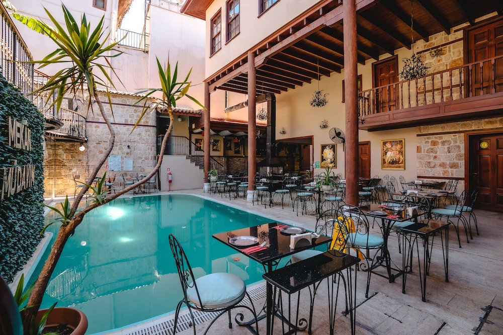 Mediterra Art Boutique
