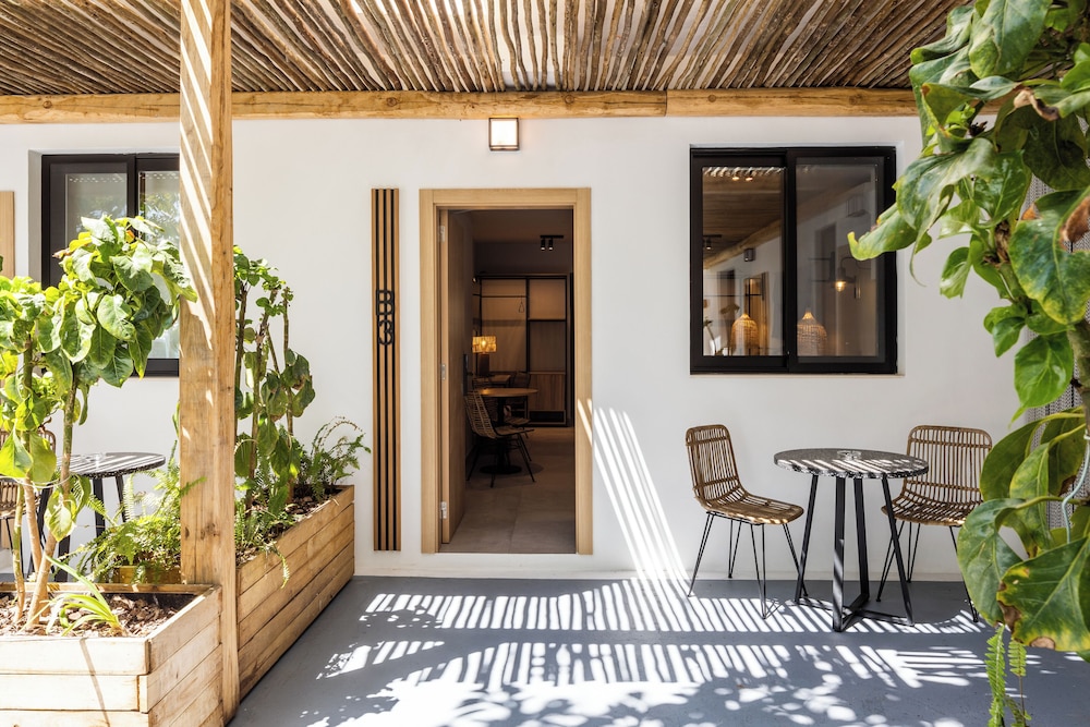 Casita Blanca Apartments - Adult Only