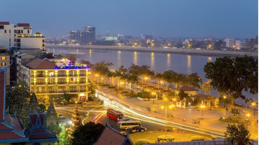 Sun and Moon Riverside Hotel