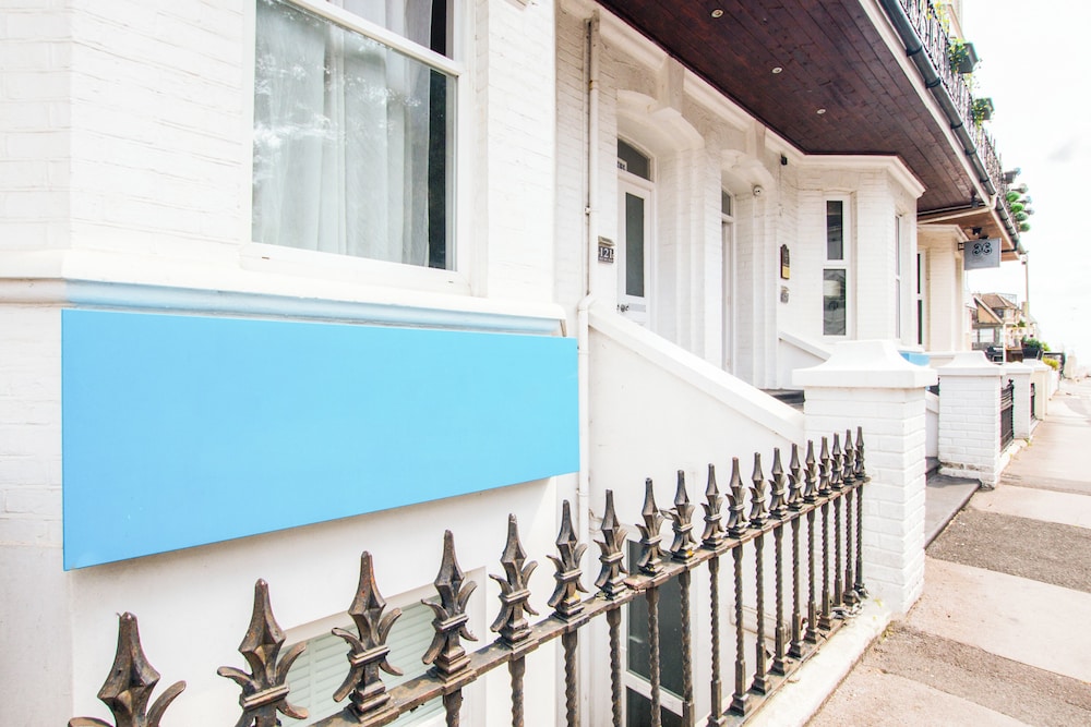 OYO The Lodge Bournemouth