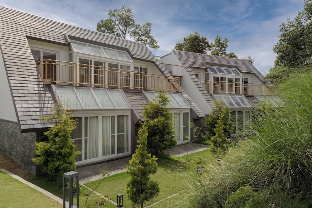 Himalayan Hideaway Resort Pokhara, The Centara Collection