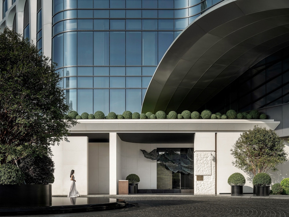 HUALUXE Shenzhen Bao'an by IHG