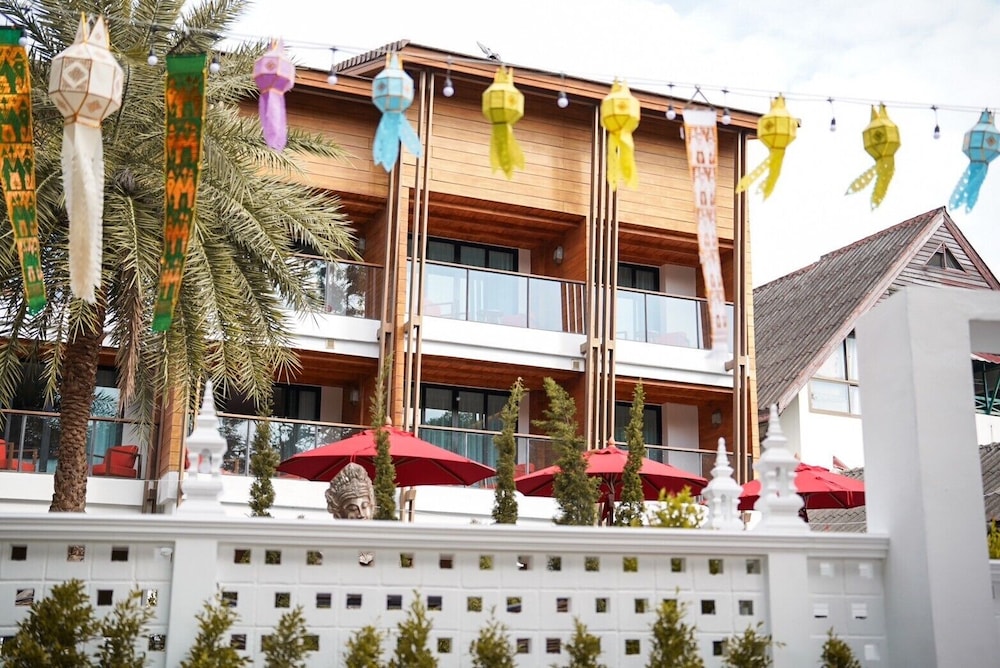 March Hotel & Suite Riverside