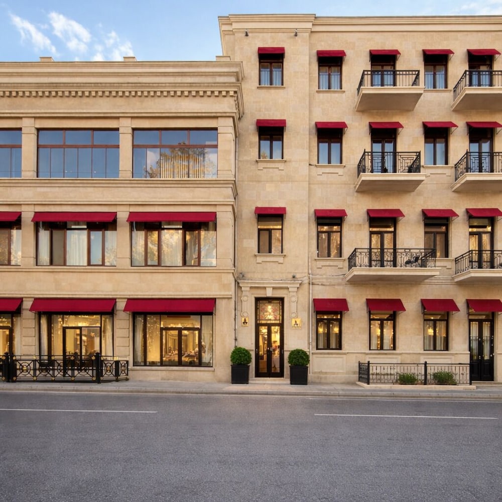 Maestro Address Hotel