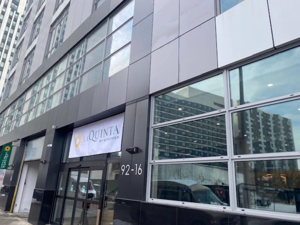 La Quinta Inn & Suites by Wyndham Jamaica NYC/JFK AirTrain