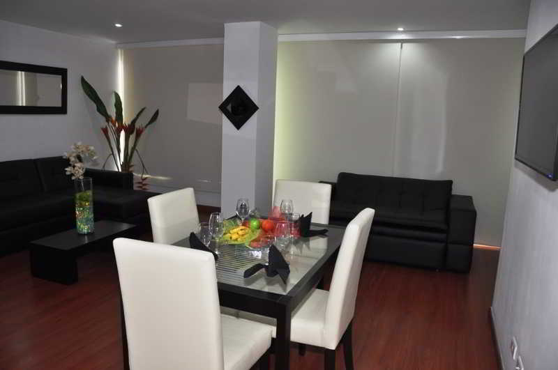 ApartaSuites Plaza Modelia