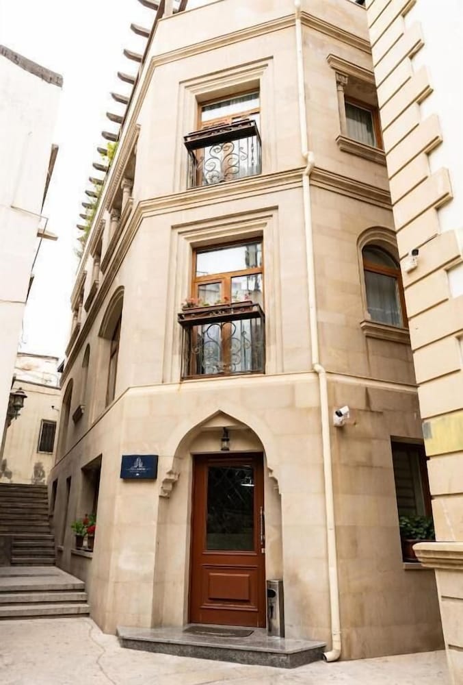 Parliament Hotel & Restaurant