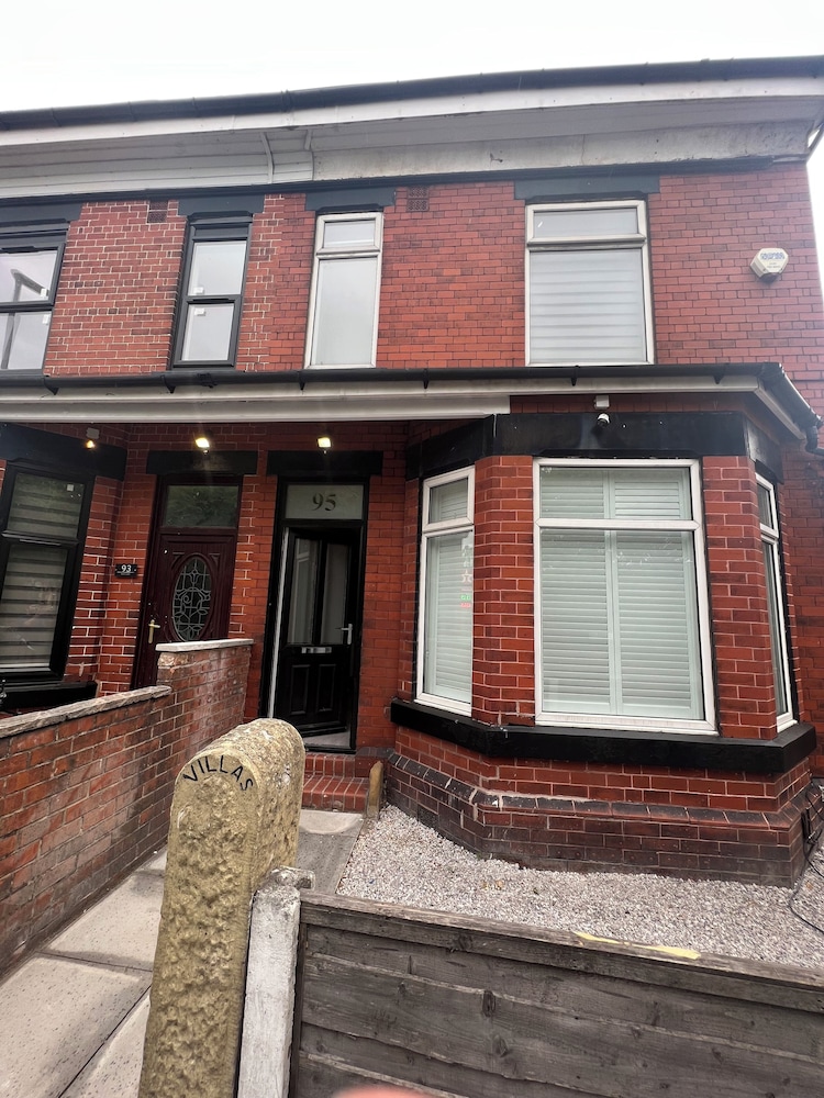 OYO Moorfields Villas