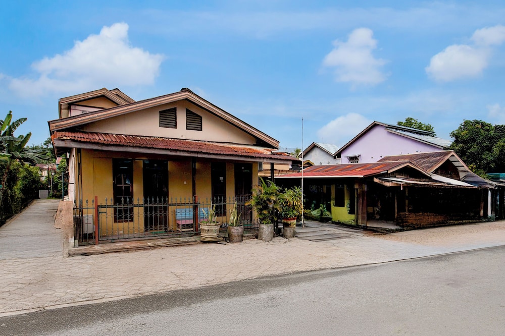 Hotel O Balikpapan near Taman Beruang Madu formerly Palm Cafe Inn