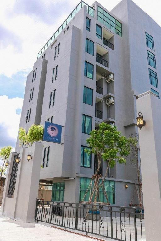 RQ Bangkok Sukhumvit 107 by Collection O