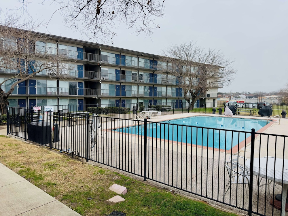 Studio6 Mesquite, TX – Town East