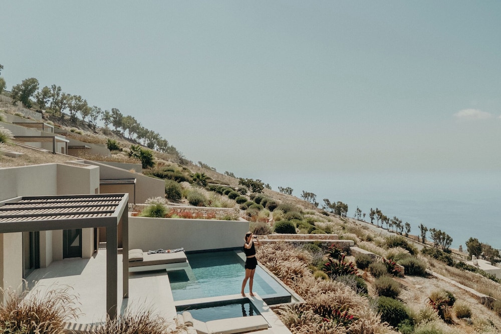 Santorini Sky Luxury Resort