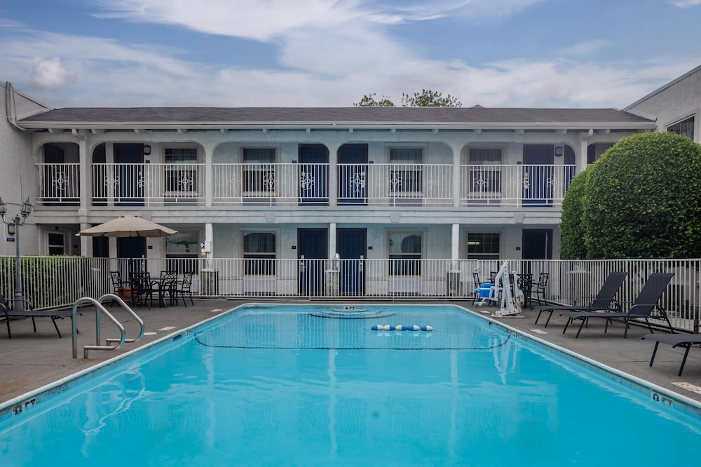 Studio6 Suites Dallas, TX - Downtown