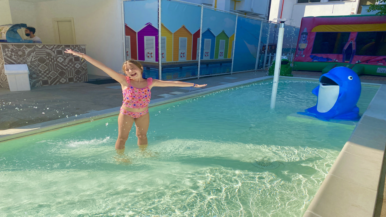 Color Metropolitan Family Hotel