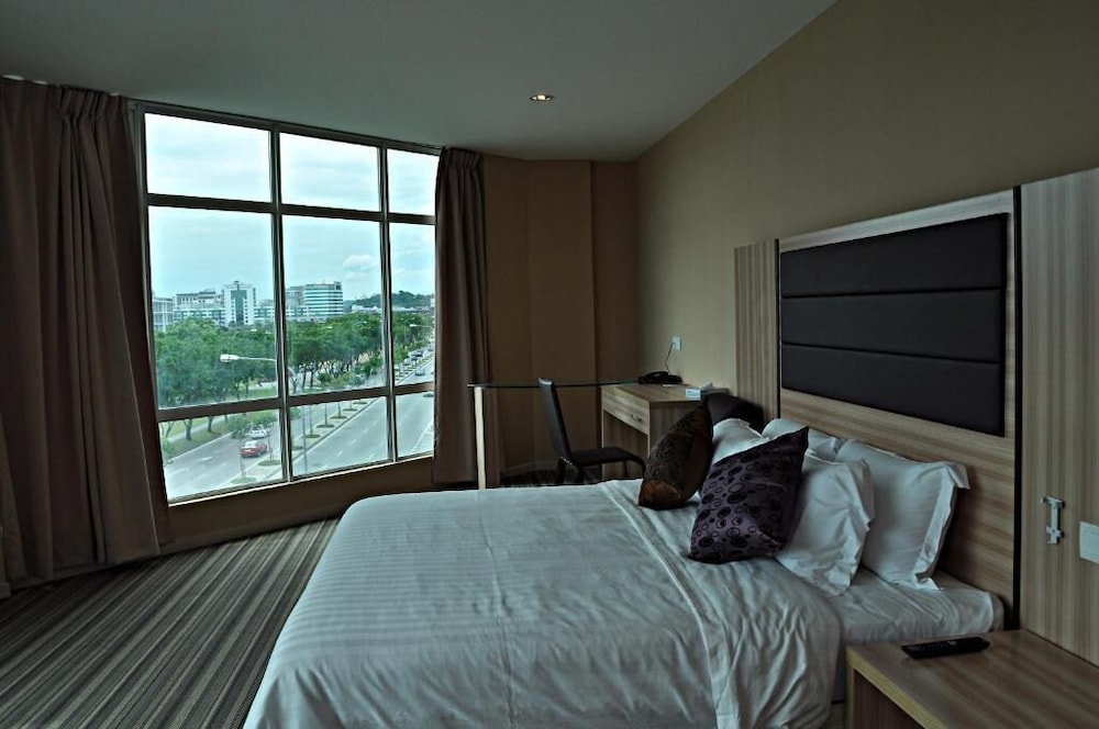 Palette Kota Kinabalu Near by Imago Shopping Mall Formerly Zara's Boutique Hotel — photo 5