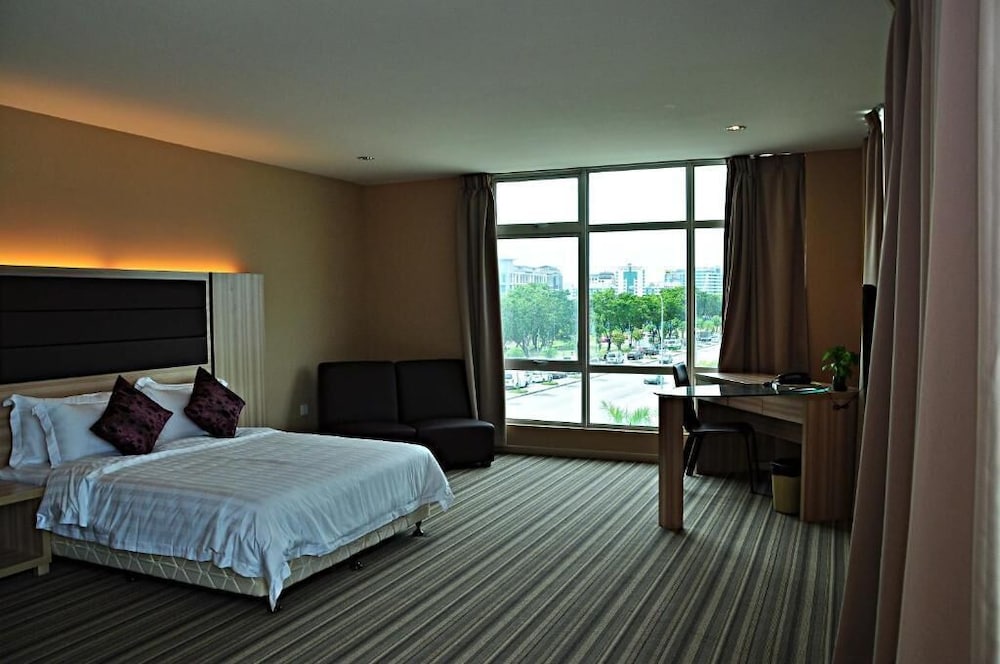 Palette Kota Kinabalu Near by Imago Shopping Mall Formerly Zara's Boutique Hotel — photo 3